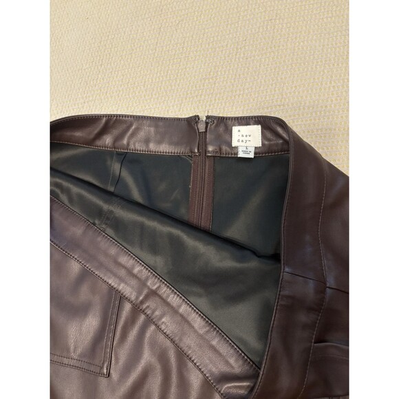 A New Day Size Large Dark Chocolate Brown Mini Faux Leather Skirt - Picture 3 of 5